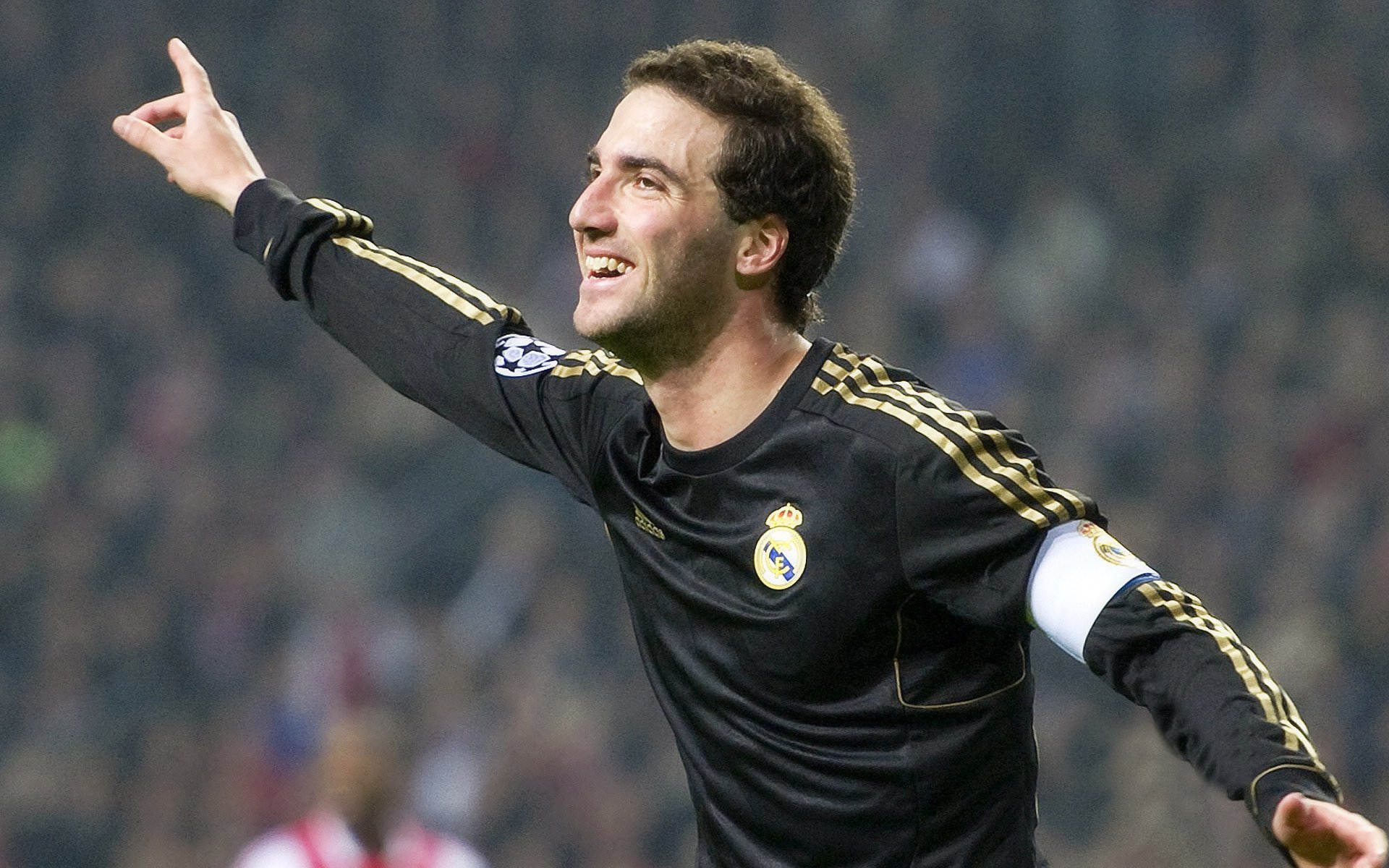 电竞赛场焦点！日本队对阵西班牙队，战况跌宕起伏，悬念直到终场