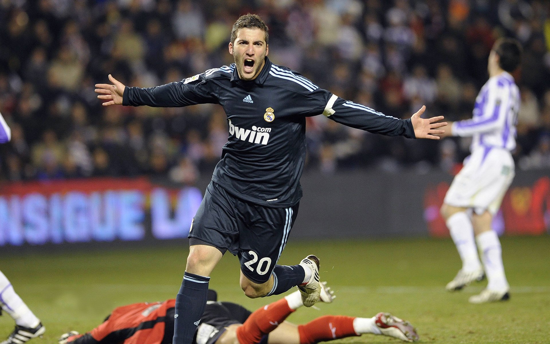 世俱杯常规赛激情夜！梅德韦杰夫里突外投，皇家马德里横扫国际米兰